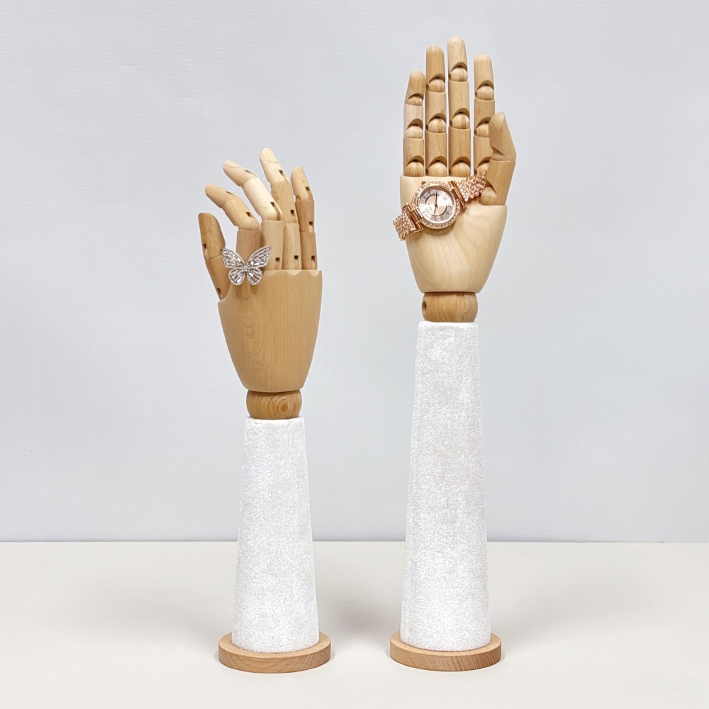 Maniquí de mano de terciopelo  - Body Jewelry Shop reseña y precio